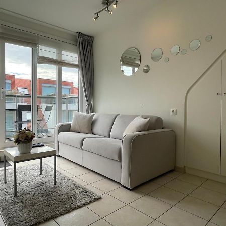 Апартаменты Penthousestudio Gaudi Met Zonneterras En Zicht Op Zee Ньивпорт Экстерьер фото
